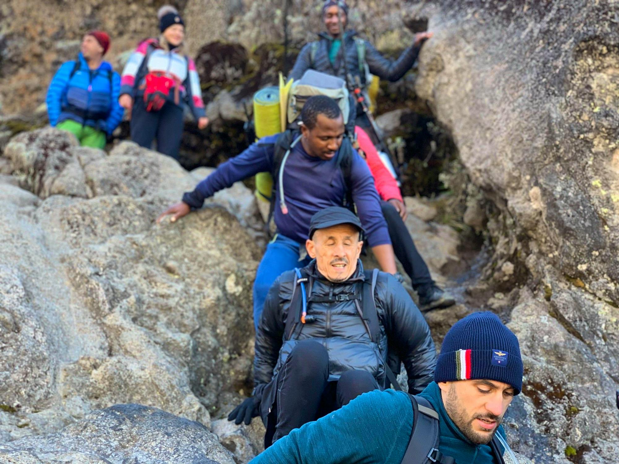 Il a guidé son ami aveugle jusqu’au sommet du Kilimandjaro